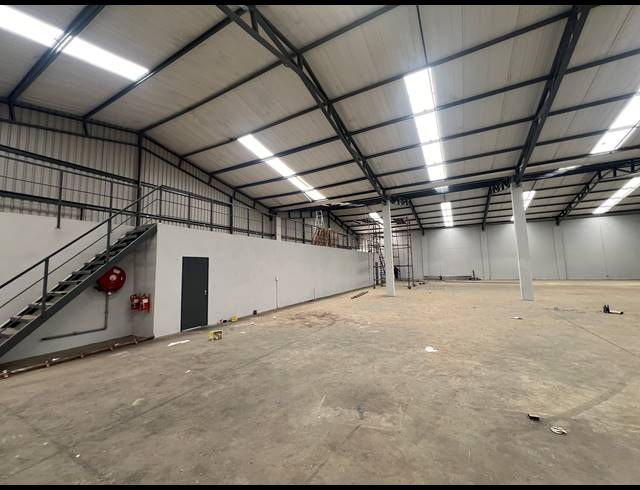 1,214M² WAREHOUSE TO LET IN COSMO BUSINESS PARK